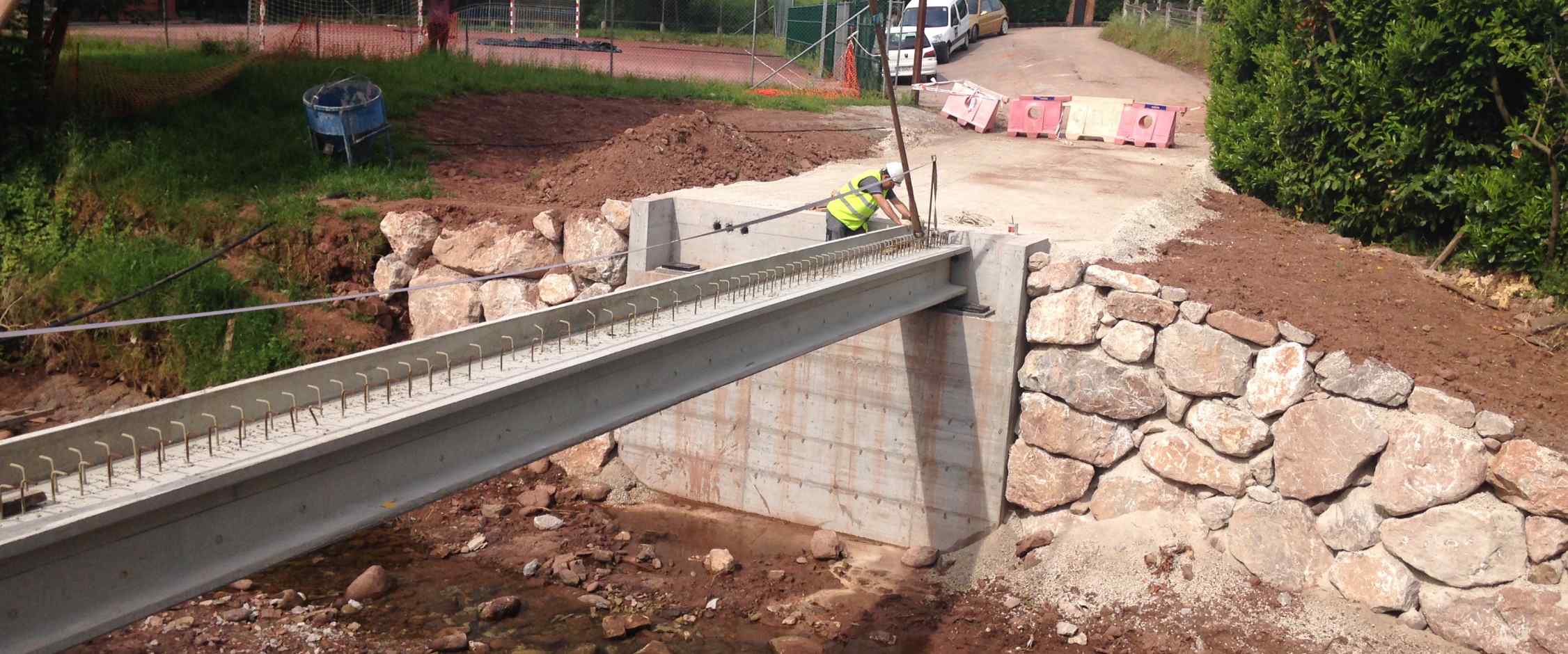 Colocación de viga sobre estribos